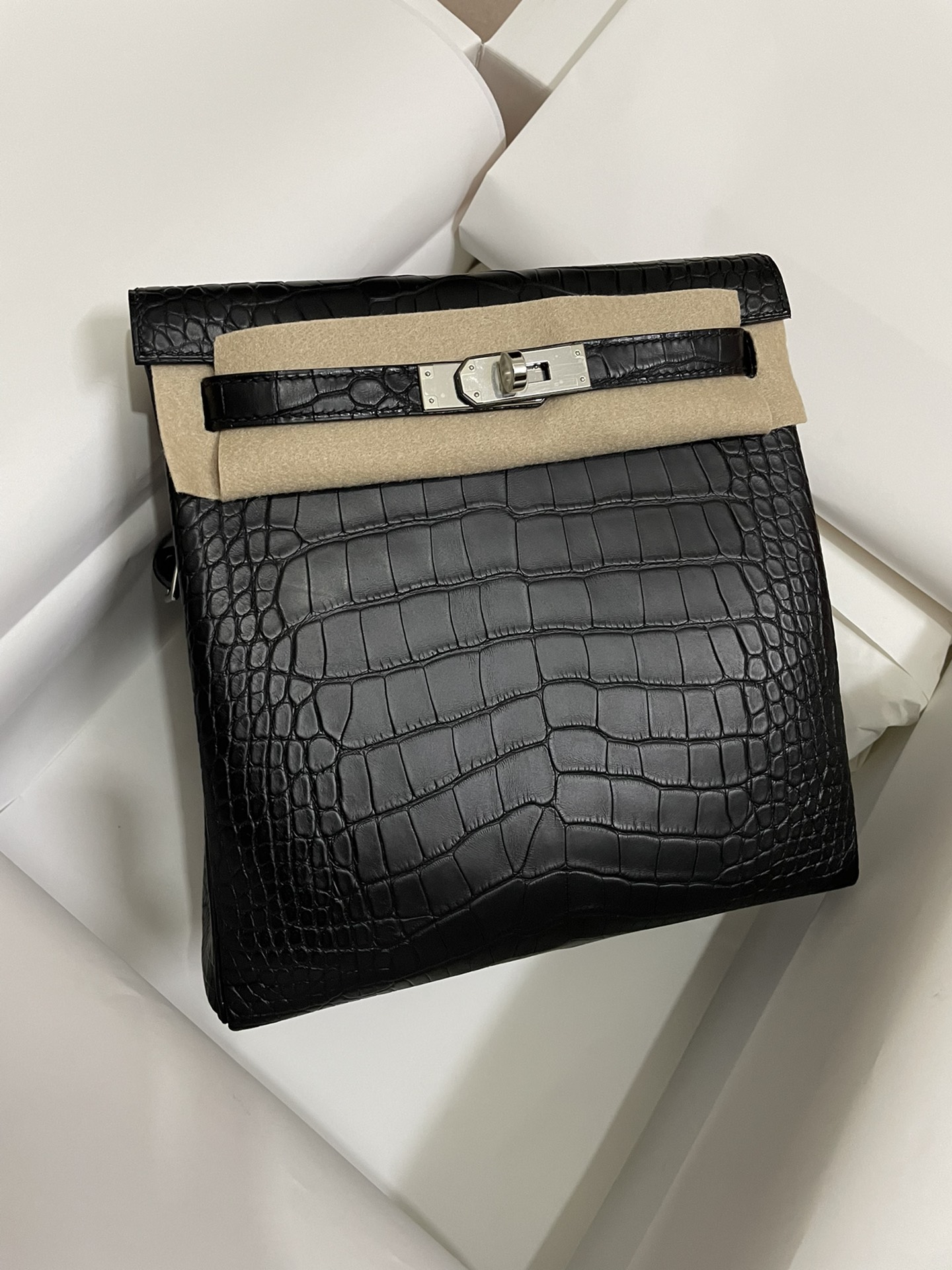 에르메스 켈리 아도 백팩 악어가죽 은장 블랙